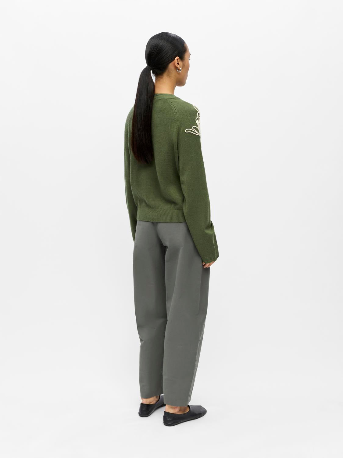 model_shot-back